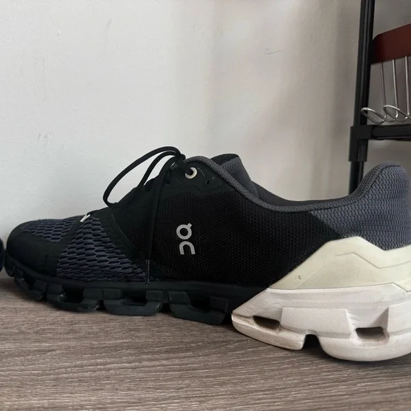 On Running Men's Cloudflyer Size 14 Black White Wide - 51.99067 - Picture 8 of 11